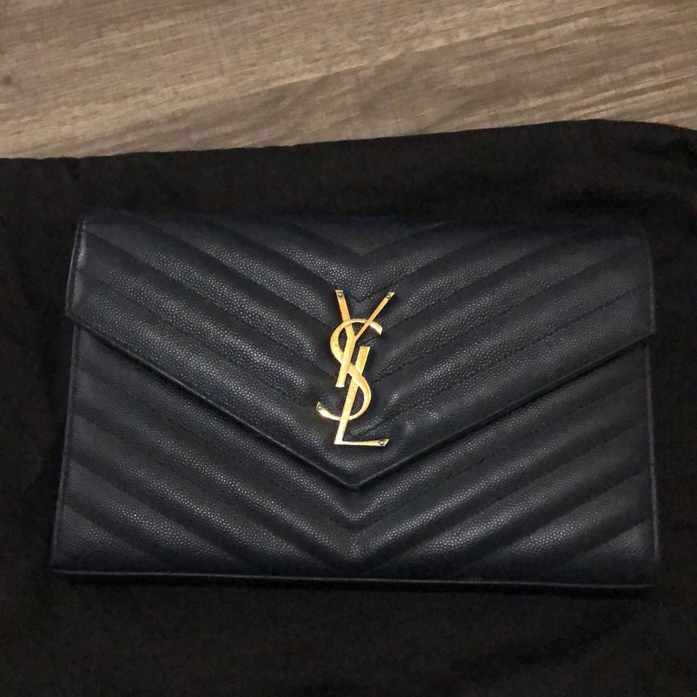 Classic monogram on chain matelasse chevron leather medium